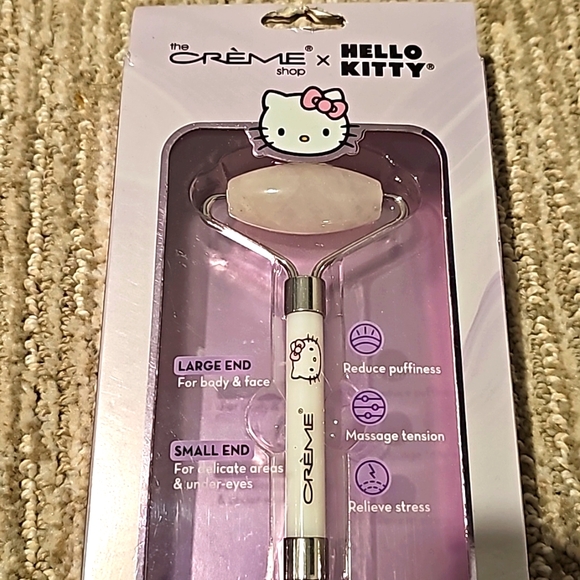 The Crème Shop x Hello Kitty Quartz Gua Sha Roller - Picture 2 of 5
